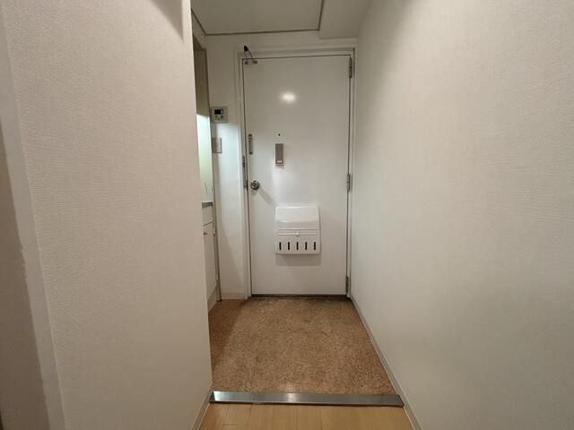 Studio Apartment for Sale in Minato, Tokyo Near Daimon Station - Thumbnail 4