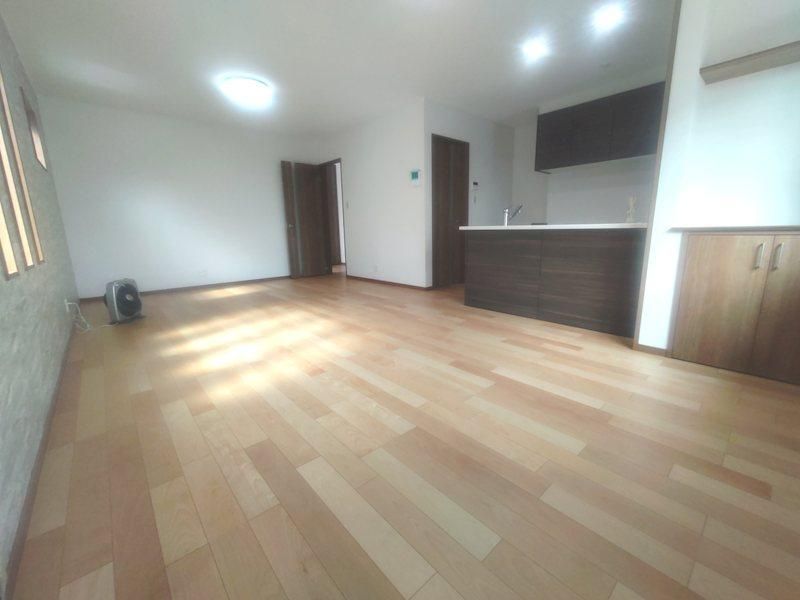 New 3LDK House in Katano, Osaka - Energy Efficient & 2 Car Parks - Thumbnail 4