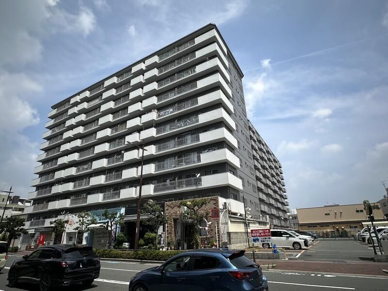 Renovated 3LDK Apartment near JR Ibaraki Station, Osaka - Thumbnail 2