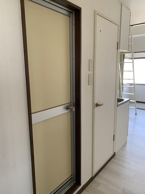 Women-Only Studio Apartment for Rent in Hirakata, Osaka - Thumbnail 2