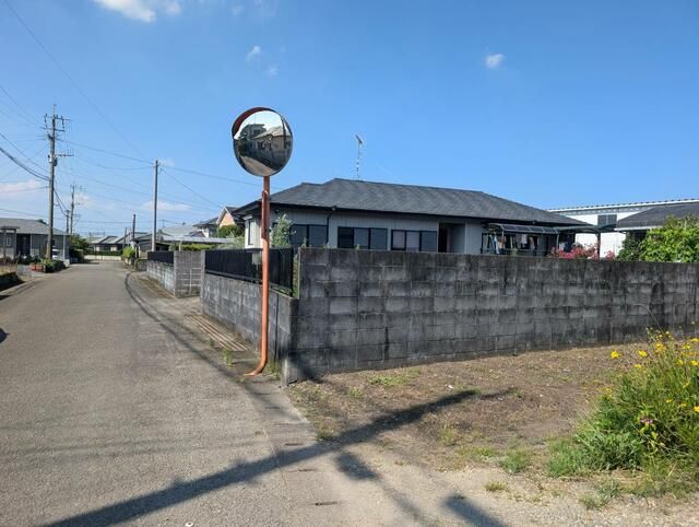 971 sqm Land for Sale in Miyakonojo, Miyazaki - Ideal for Storage Yard - Thumbnail 2
