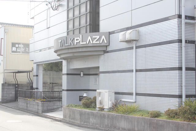 1R Apartment for Rent in Hirakata, Osaka - 32,000 Yen - Thumbnail 2