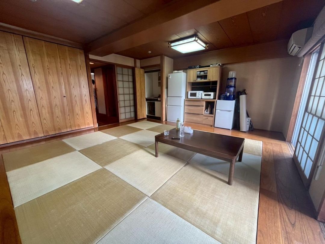 Renovated 1LDK Apartment Near Tsukamoto Station, Osaka - Thumbnail 4