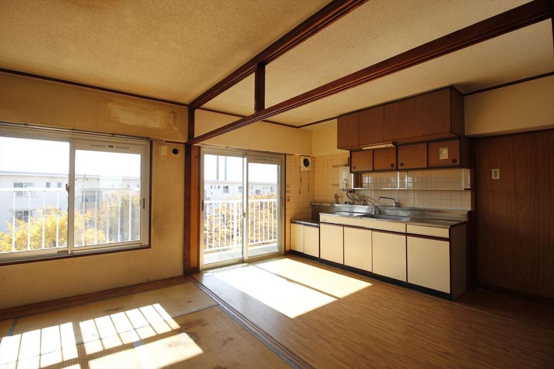 3DK Apartment for Sale in Soka City's Shinei Danchi, Saitama - Thumbnail 2