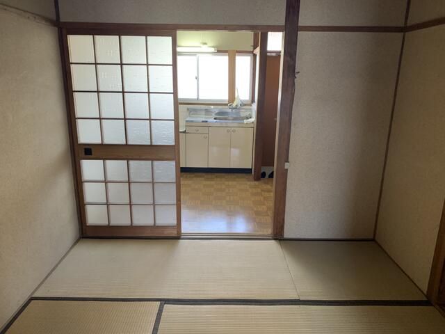 Renovated 2DK Apartment for Rent in Minoh, Osaka - 5 min to Sakurai Stn - Thumbnail 4