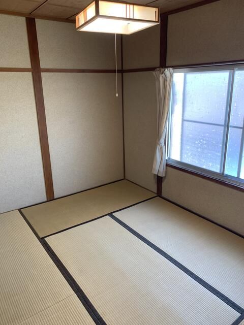 Renovated 2DK Apartment for Rent in Minoh, Osaka - 5 min to Sakurai Stn - Thumbnail 3