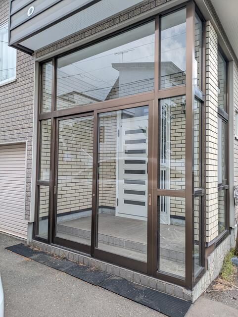 4LDK House with Large Garden in Sapporo Nishi Ward - Thumbnail 2