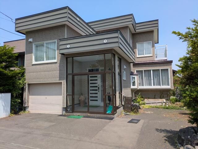4LDK House with Large Garden in Sapporo Nishi Ward - Image 1