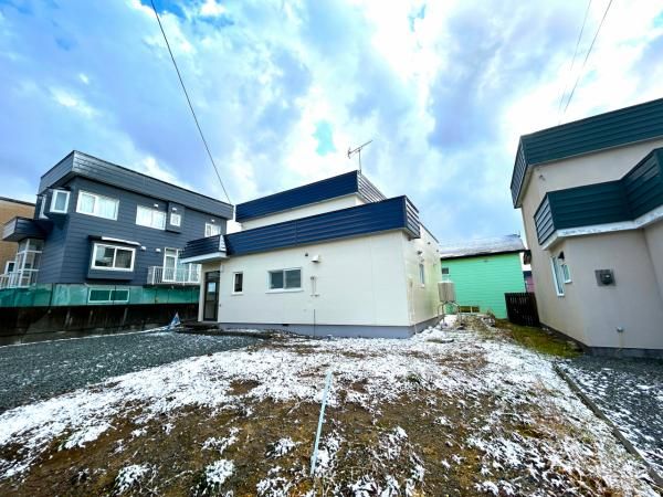 Renovated 4LDK House for Sale in Wakkanai, Hokkaido - Thumbnail 2