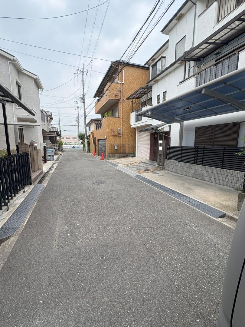 6LDK Family House for Sale in Takatsuki, Osaka - 185 sqm - Thumbnail 2