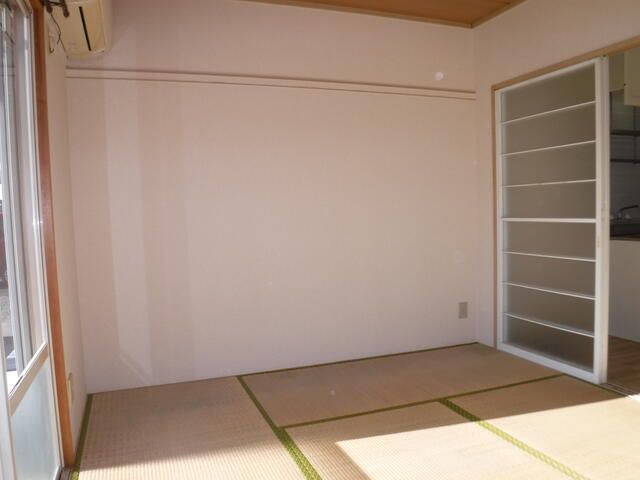 1K Apartment for Rent in Kikugawa, Shizuoka - 20,000 Yen - Thumbnail 3