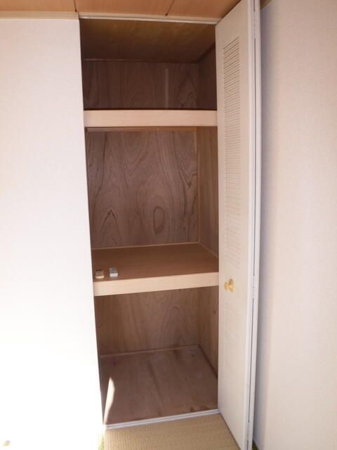 1K Apartment for Rent in Kikugawa, Shizuoka - 20,000 Yen - Thumbnail 4