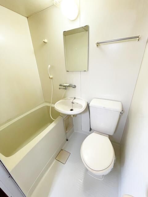 1K Apartment for Rent in Kikugawa, Shizuoka - 20,000 Yen - Thumbnail 2
