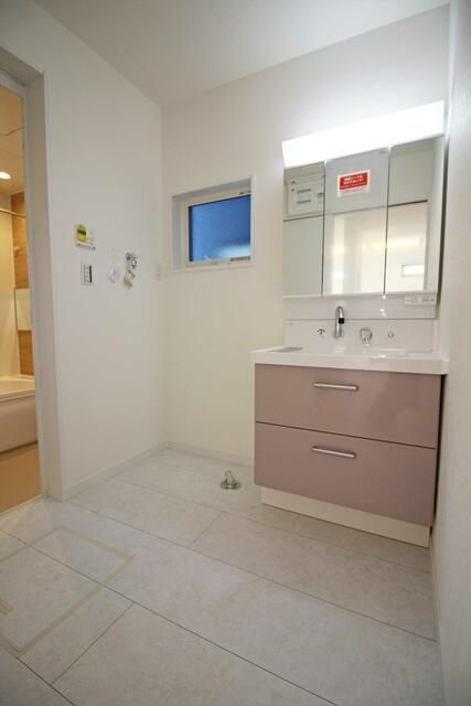 New 3LDK House in Yokosuka with 4LDK Conversion Potential - Thumbnail 4