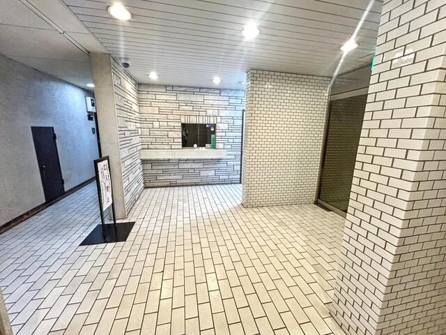 Spacious 2LDK Condo in Suginami, Tokyo | 88.38㎡ - Thumbnail 3