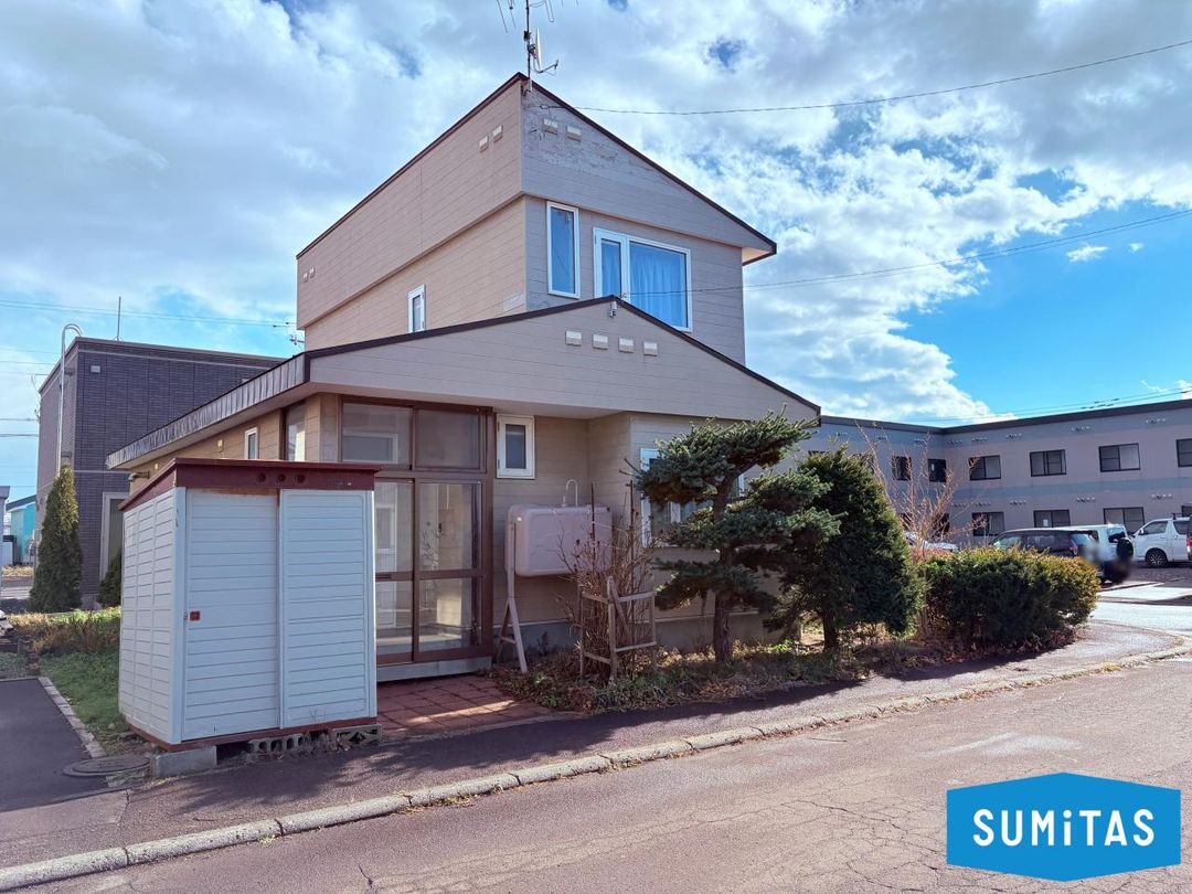 4LDK Detached House for Sale in Sapporo's Kita-ku - Thumbnail 2
