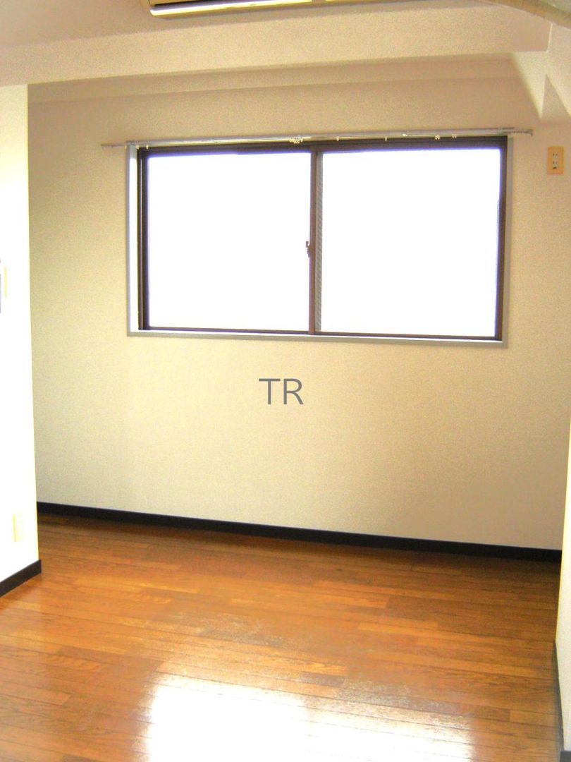 Studio Apartment for Sale in Taito-ku, Tokyo - Investment Property - Thumbnail 2