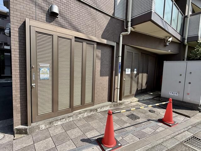 Renovated 3LDK Apartment with Private Garden in Akishima - Thumbnail 3