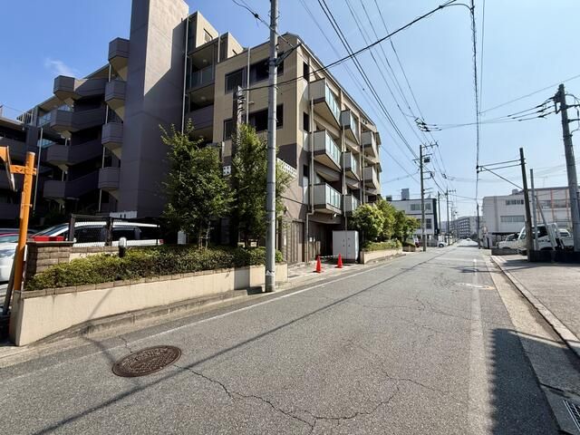 Renovated 3LDK Apartment with Private Garden in Akishima - Thumbnail 4