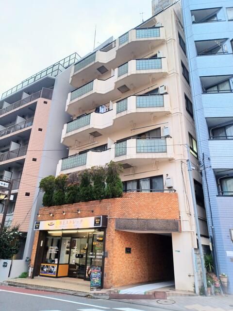 Renovated 2DK Apartment in Nishisugamo, Toshima, Tokyo - Thumbnail 2