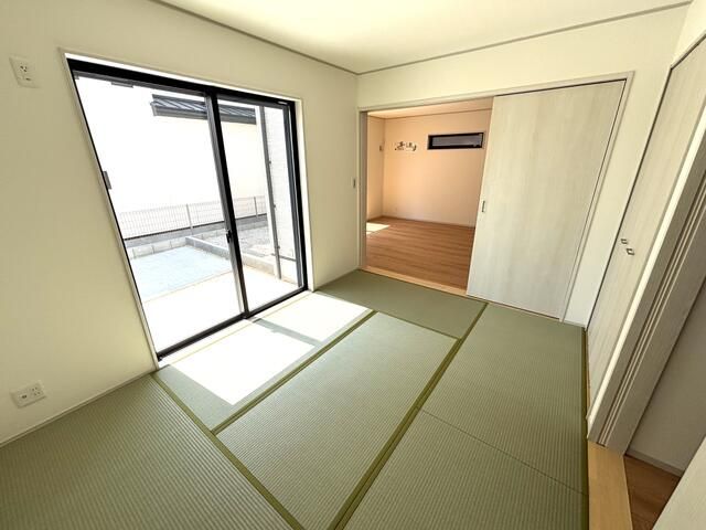 New 2024 4LDK House in Komaki, Aichi with 3-Sided Light - Thumbnail 2