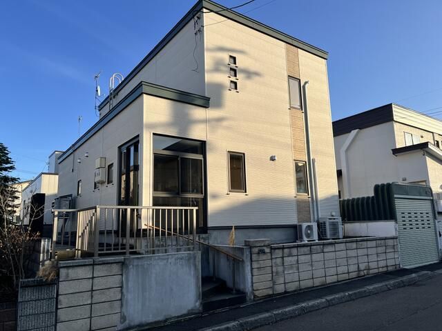 Renovated 4LDK House in Quiet Sapporo Neighborhood with Galvalume Siding - Thumbnail 2