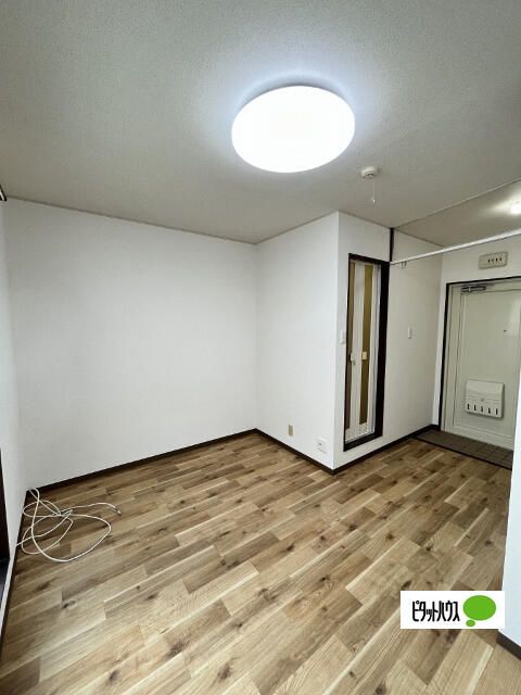 Affordable 1R Apartment for Rent in Wakayama City, Wakayama - Thumbnail 3