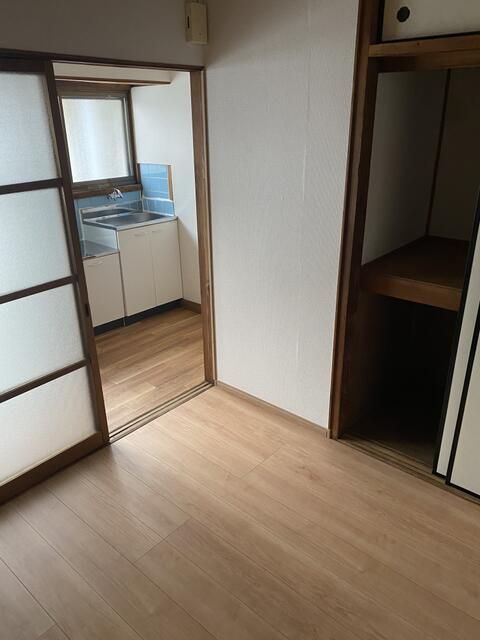 2K Townhouse for Rent in Nishi-ku, Osaka - 33,000 Yen - Thumbnail 4