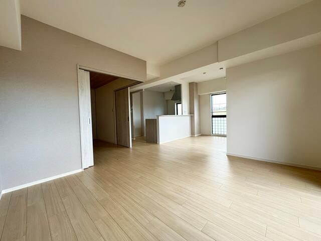 Renovated 3LDK Apartment in Abeno, Osaka | Corner Unit - Thumbnail 4