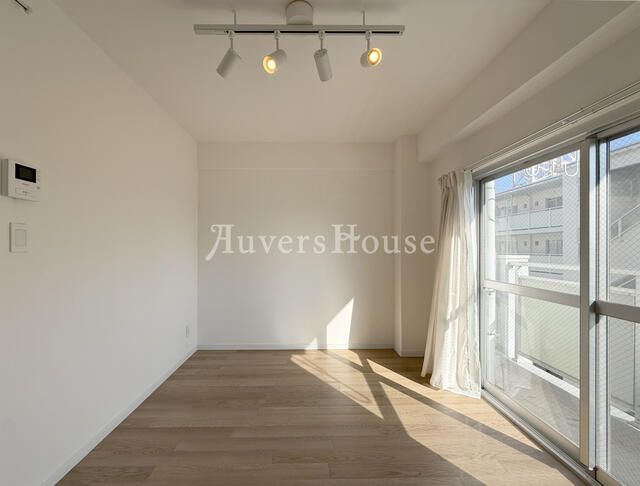 Renovated 1K Apartment for Sale in Suginami, Tokyo - Thumbnail 4