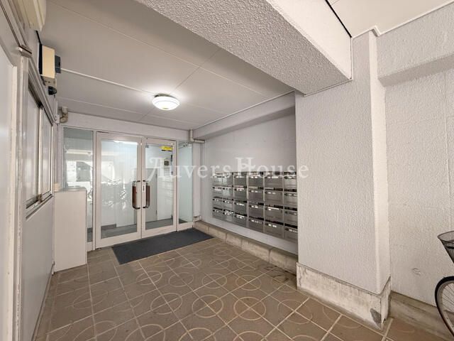 Renovated 1K Apartment for Sale in Suginami, Tokyo - Thumbnail 3