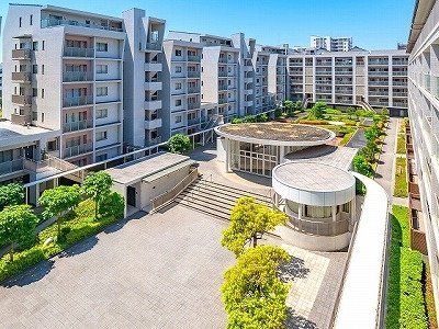 Renovated 2LDK Apartment for Sale in Mihama Ward, Chiba - Thumbnail 3