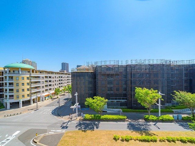 Renovated 2LDK Apartment for Sale in Mihama Ward, Chiba - Thumbnail 4
