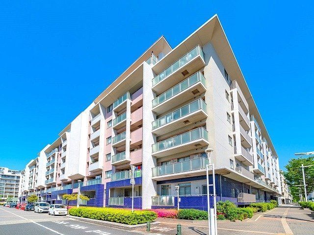 Renovated 2LDK Apartment for Sale in Mihama Ward, Chiba - Thumbnail 2