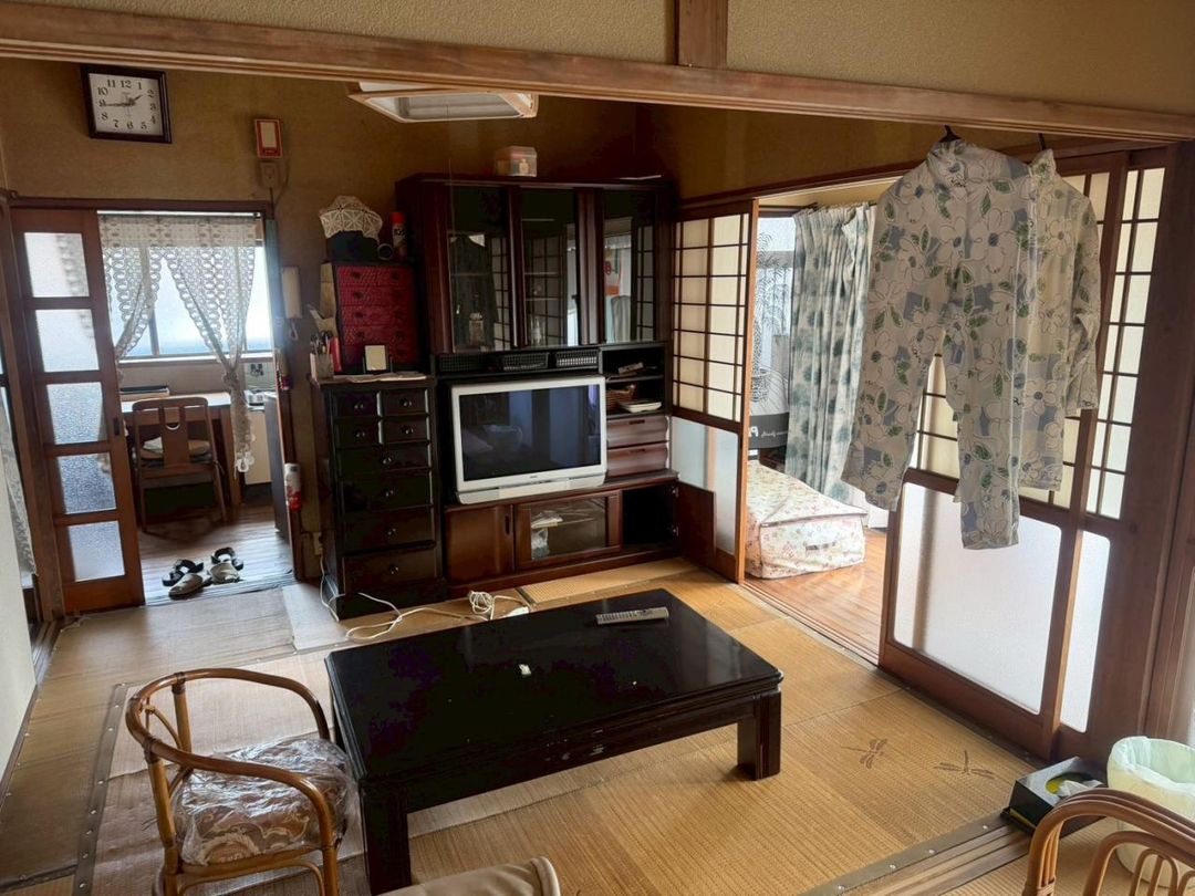 4-Bedroom Detached House for Sale in Takehara, Hiroshima - Thumbnail 2