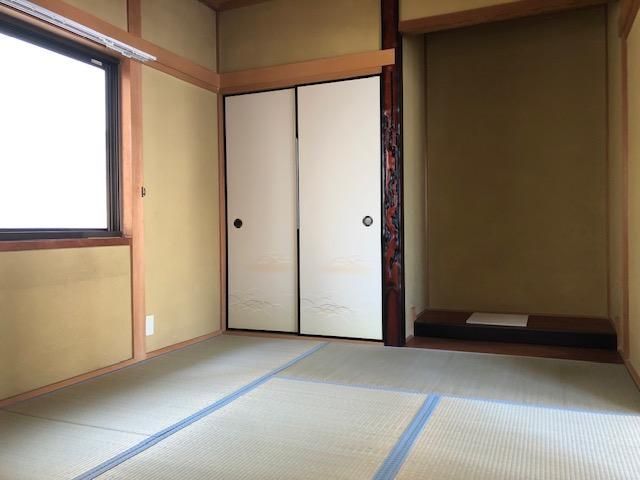 4LDK Detached House for Sale in Takatsuki, Osaka with 2024 Renovations - Thumbnail 2