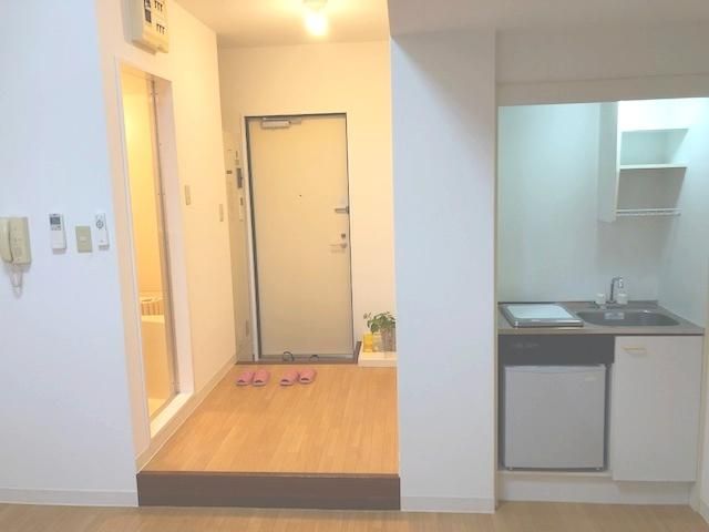 Riverside Osaka Apartment with Loft & Skylight | 27K Layout - Thumbnail 2