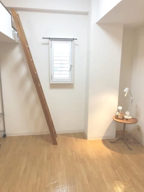 Riverside Osaka Apartment with Loft & Skylight | 27K Layout - Thumbnail 4