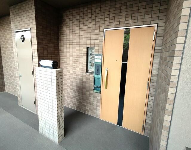 4LDK Apartment with Private Garden in Kaizuka, Osaka for Sale - Thumbnail 2