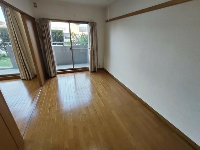 4LDK Apartment with Private Garden in Kaizuka, Osaka for Sale - Thumbnail 4