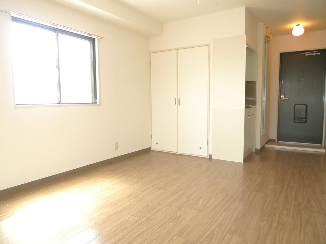 1R Apartment for Rent in Suita, Osaka - 27,000 Yen - Thumbnail 4