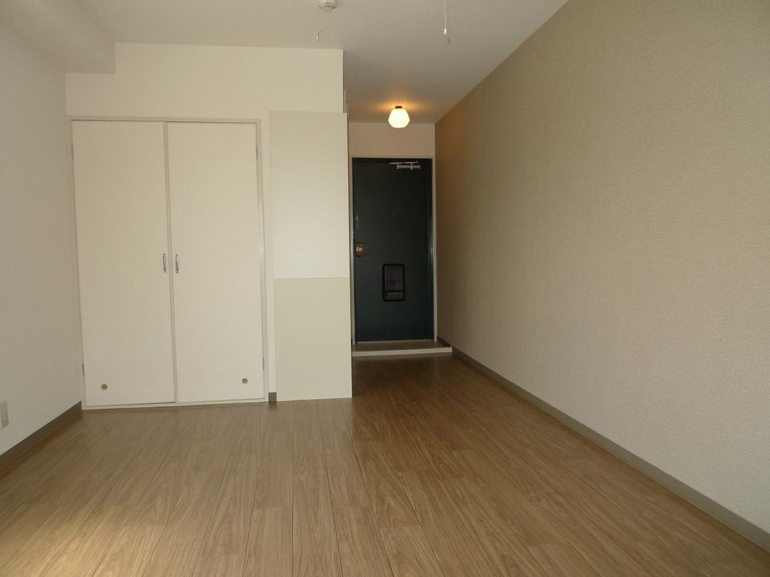 1R Apartment for Rent in Suita, Osaka - 27,000 Yen - Thumbnail 2
