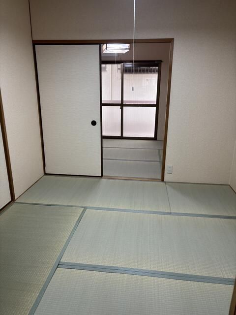 Renovated 2DK Apartment near Shōji Station, Osaka - Thumbnail 4
