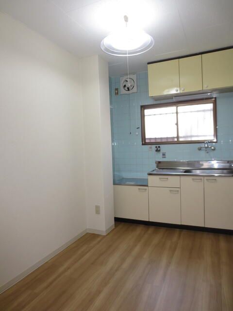 Renovated 2DK Apartment near Shōji Station, Osaka - Thumbnail 3