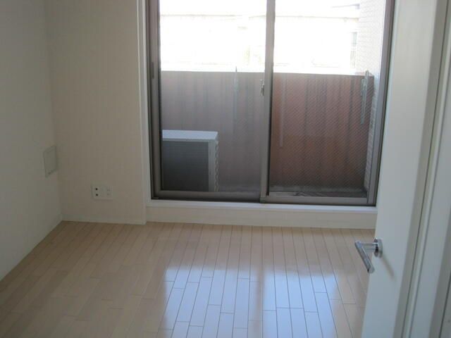 1K Condo for Sale in Suginami, Tokyo - 5.2% Yield Investment - Thumbnail 4