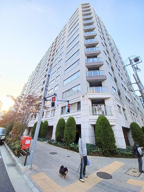 Renovated 2LDK Apartment in Tokyo's Chuo Ward, Nihonbashi - Thumbnail 2