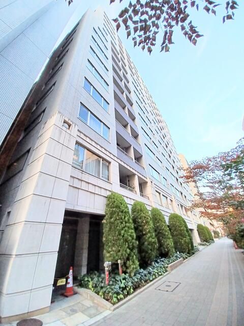 Renovated 2LDK Apartment in Tokyo's Chuo Ward, Nihonbashi - Thumbnail 3