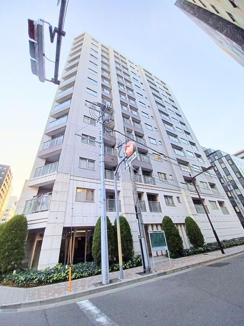 Renovated 2LDK Apartment in Tokyo's Chuo Ward, Nihonbashi - Image 1