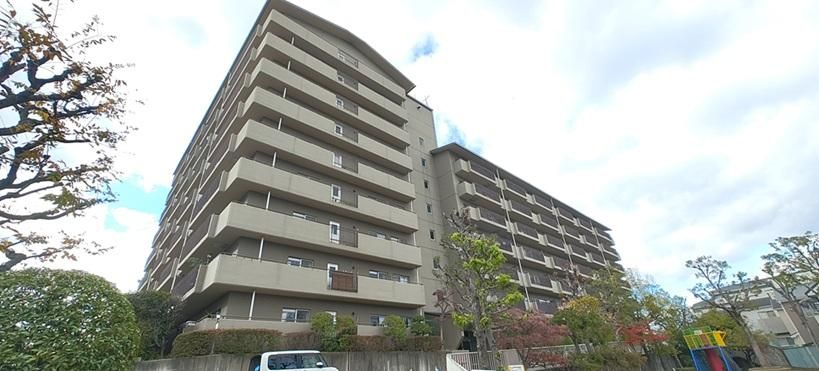 Renovated 3LDK Apartment for Sale in Suita, Osaka - Thumbnail 2