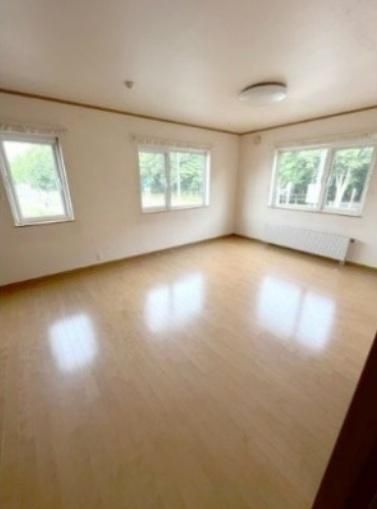 Sunny 4LDK Corner Lot House in Sapporo's Kiyota Ward - Thumbnail 2